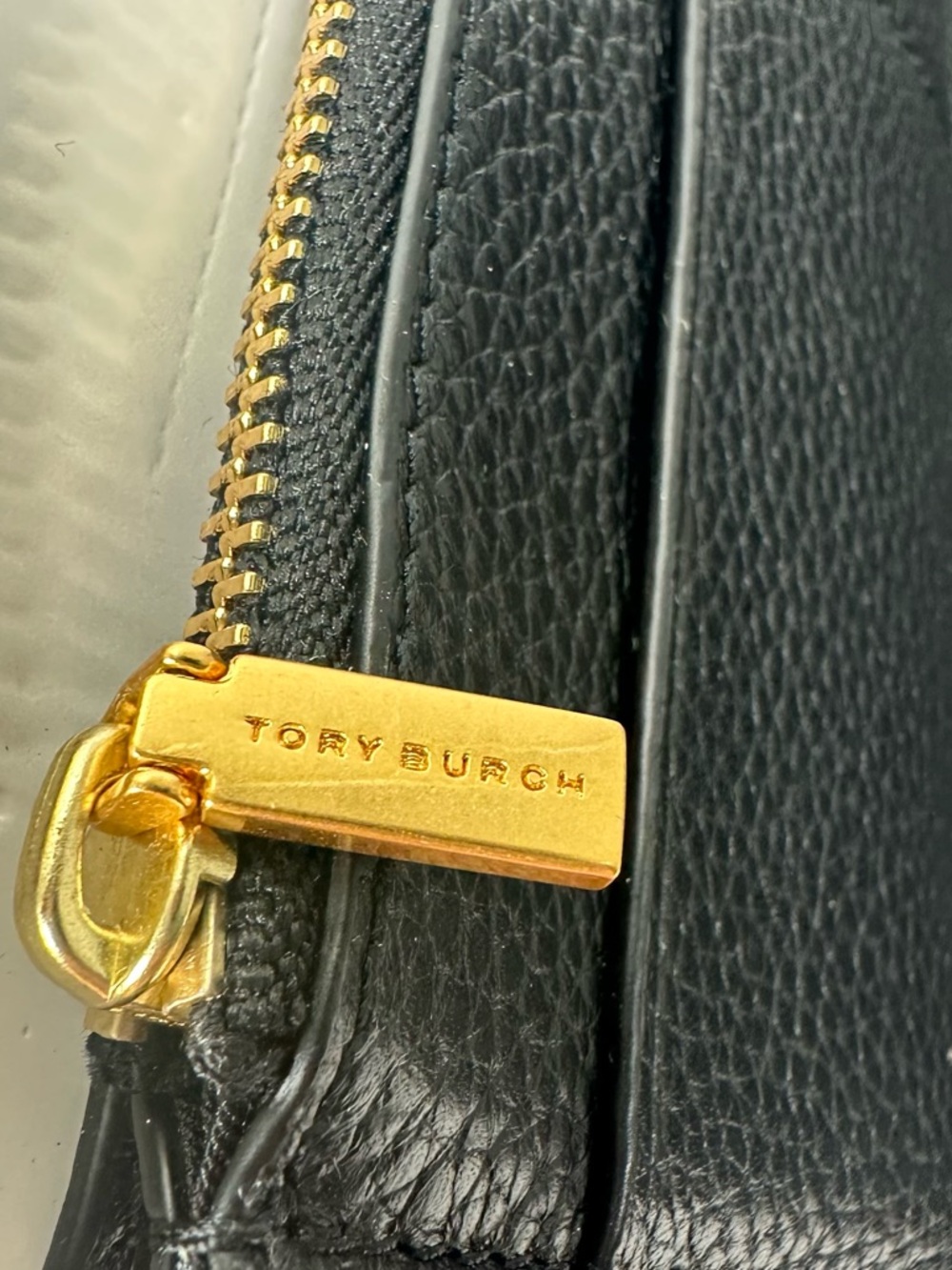 Tory Burch Black Pebbled Leather Zip Around Wallet Gold Logo Classic NWOT - Picture 8 of 15